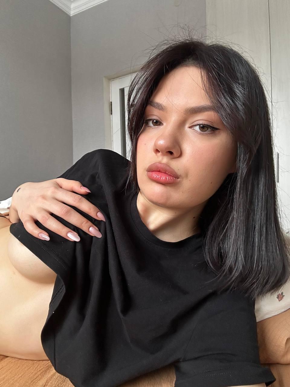 jocelyn mostly online at 8pm cet live